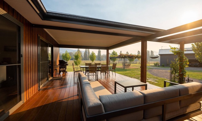 Goughs Bay House | AROONA FLATS - Modern Home On Acerage With Private River Frontage