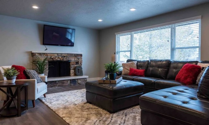 Taylorsville House | Around The Bend Bungalow - Large Groups Welcome.