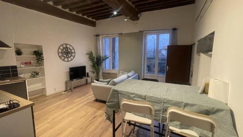 Faubourg-Raines Apartment | ARQUEBUSE proche gare