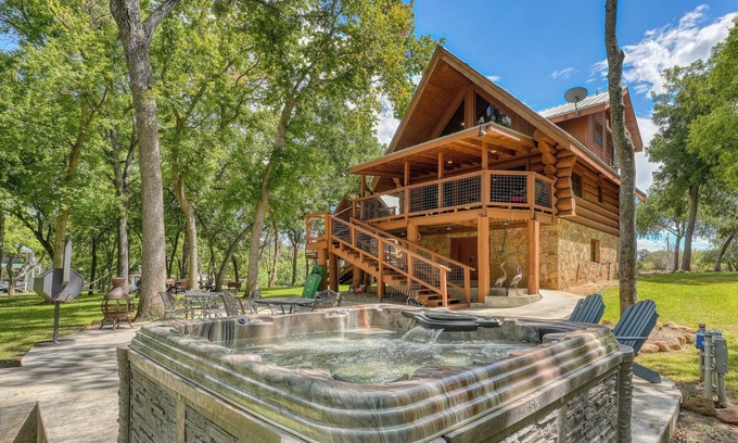 Marble Falls Cabin | Arrowhead: Nature’s Perfect Lakeside Retreat!