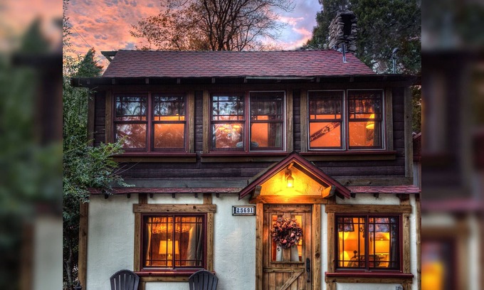 Twin Peaks Hotel | Arrowhead Pine Rose Cabins