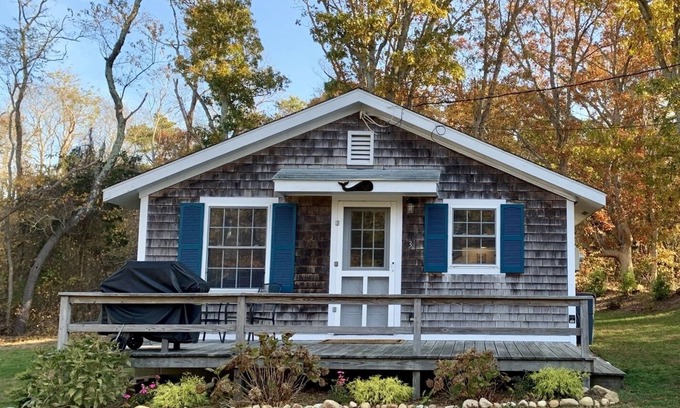 Oak Bluffs Cottage | Arrowsmith Cottage - Oak Bluffs - 1 mi to Eastville Point Beach via bike path.