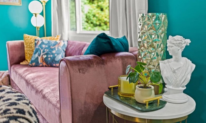 Peoria Heights House | Art Deco Oasis: A Stylish Retreat