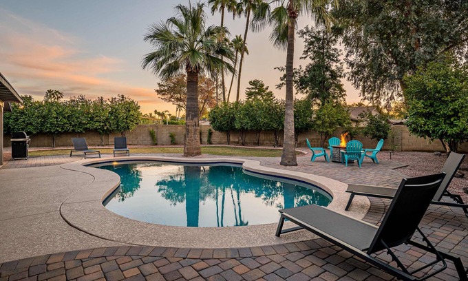 Liberty Square House | Art Deco Oasis: Vintage Charm, Pool, Firepit, BBQ