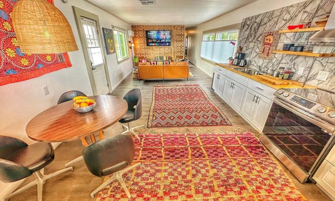 Cottonwood-Verde Village House | Art-filled retreat 15 mins from Sedona
