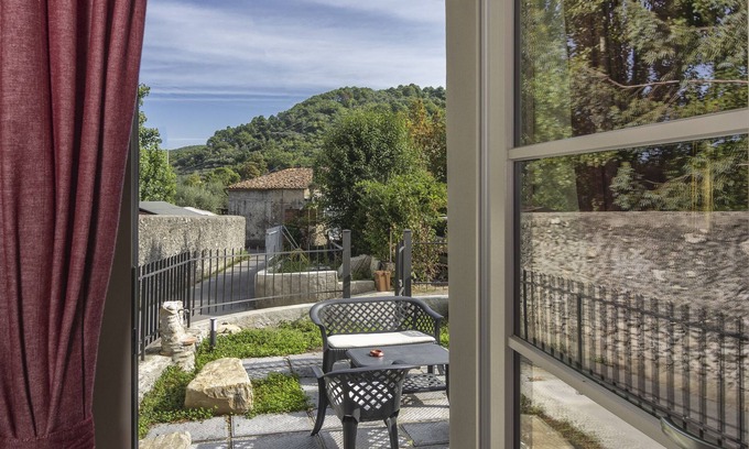 Vorno House | Art Gallery B&B