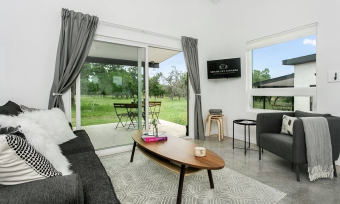 Fredericksburg Cottage | Art Ranch: Turrell | 1/1, Gas Grill, Hill Country Ambience, Art Classes Onsite