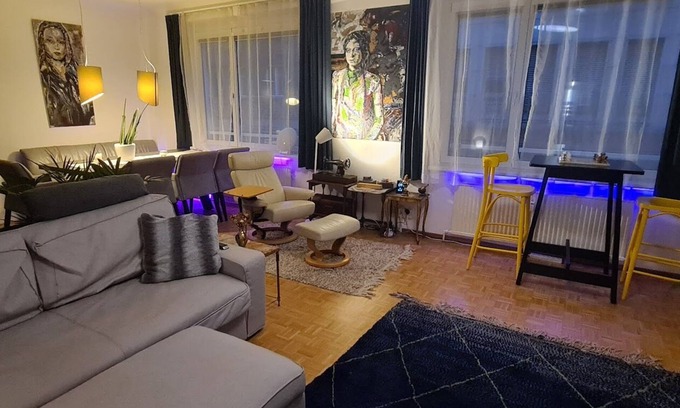 Innere Stadt Apartment | ArtApartment near Stephansplatz Stylish 2 Bedroom with AC