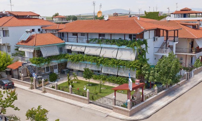 Paralia Dionysiou Apartment | Artemis Apartments