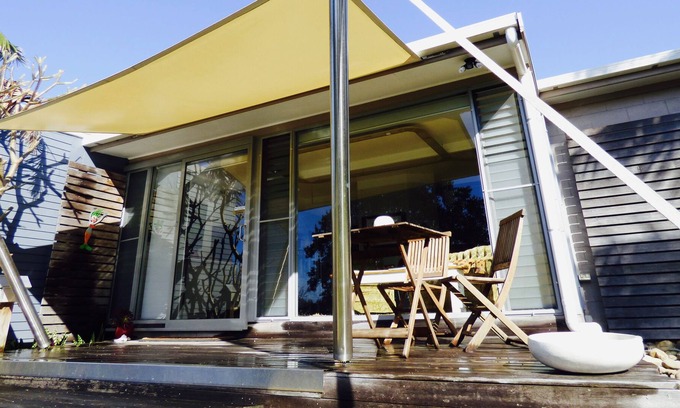 Emerald Beach Apartment | ArtHOUSE Beachfront Accommodation