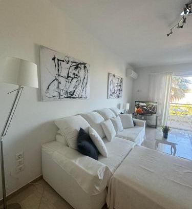 Porto Rafti Apartment | Artist Home