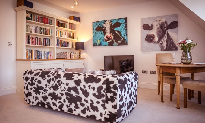 St Leonards-On-Sea Apartment | Artist's Loft - stylish 1-bed just 5 mins stroll from the beach