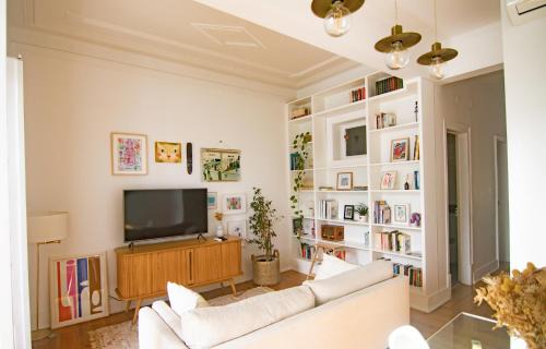 Alcantara Apartment | Artist's Retreat near the Riverside with AC