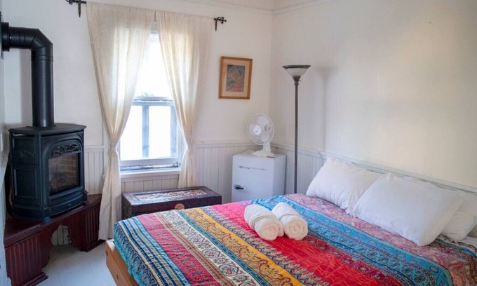 Namur Hostel | Artistic Warmth in a Victorian Manor