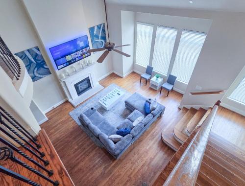 Woodlake - Briar Meadow Apartment | Artsy 3-Story Townhouse Near the Galleria Area!