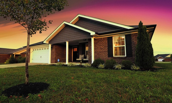 Richmond House | Artsy KY-Themed Richmond Gem: Sleeps 8, Centrally Located & 5 mins from Kayaking