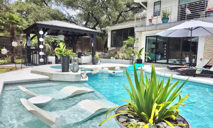 Balcones Village House | Artsy.Luxury Resort style living with POOL and JACUZZI near Downtown!