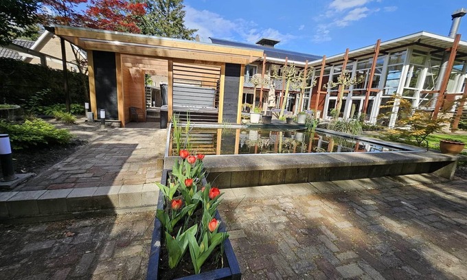 Emmen Apartment | Artz of Nature, Atelier @Home