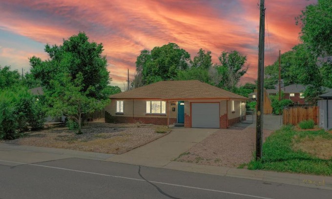 Arvada Plaza Area House | Arvada 2 King Bed, Updated Private Light Rail Yard