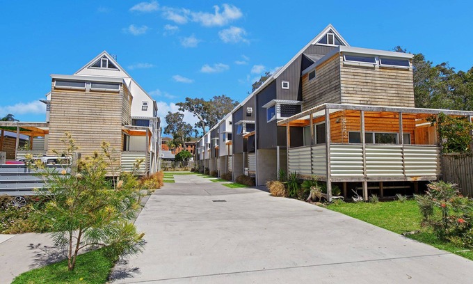 Crescent Head House | AS NEW ECO-FRIENDLY TOWNHOUSE
