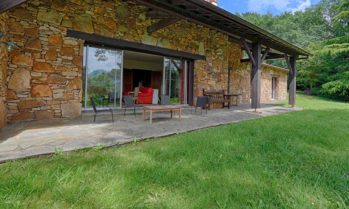 Ascain House | Ascain · Saint-Jean-de-Luz⎜ Spacious family house · Large garden w/ a pool