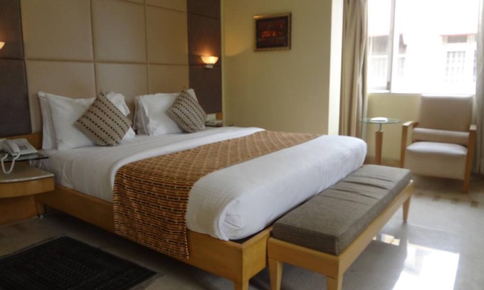 Wellington Pier Hotel | Ascot Hotel
