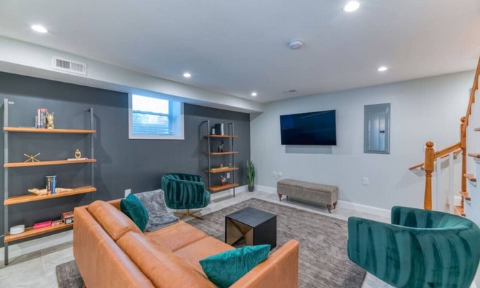 Washington House | Ash Abode - Free Secured Parking