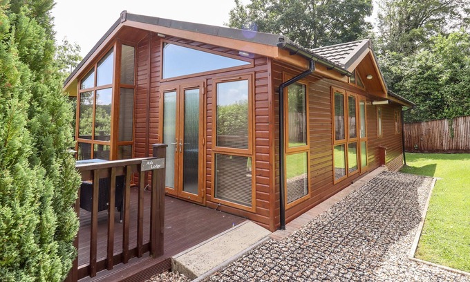 Longhope House | ASH LODGE, family friendly, with a garden in Glasshouse