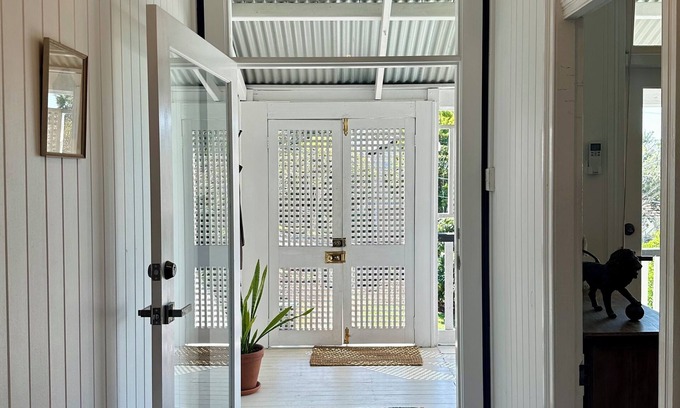 Ashgrove House | “Ashcroft” 3-6 Month Stay. Unique Inner City Property.