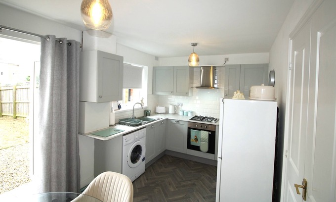 Woodhorn House | Ashington - 2 Bedroom House - Beautifully Decorated & Furnished - Large Garden