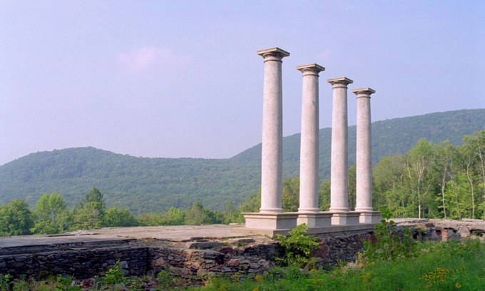 Tyringham Cottage | Ashintully Cottage in spectacular setting