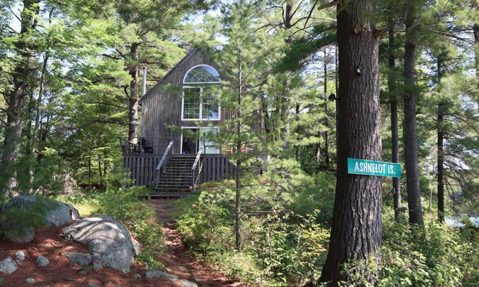 Frontenac Cottage | Ashnelot Island on Bobs Lake - 2 week rental