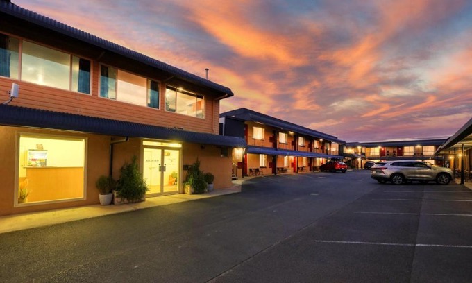 Tumut Hotel | Ashton Motel