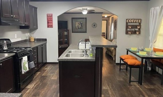 Negreet House | Ask about our free night! Located in the mid-lake area of Toledo Bend Lake
