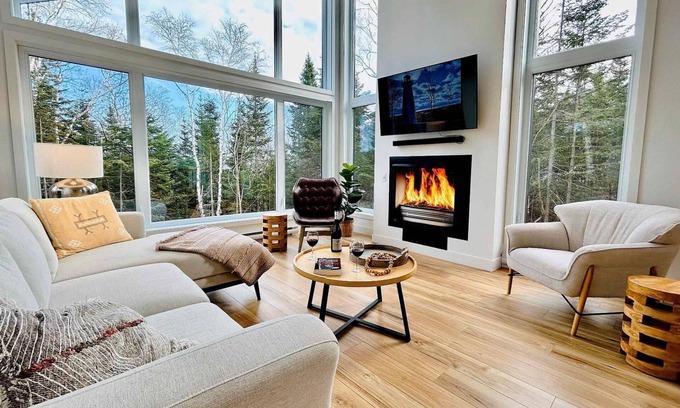 Les Eboulements Ski Chalet | Aspen 88 | Peaceful forest setting with spa