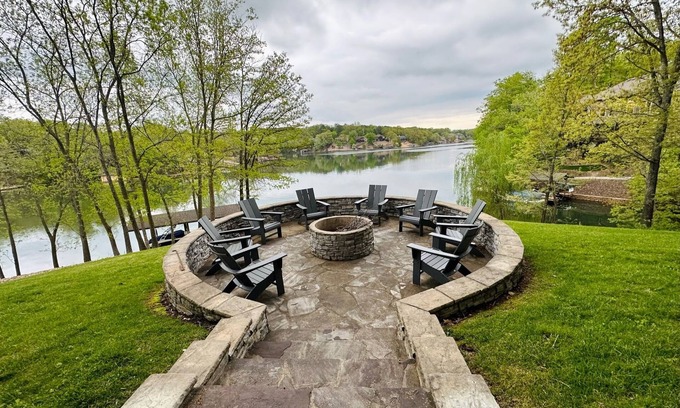 Bella Vista House | Aspen Falls Retreat - Lakefront