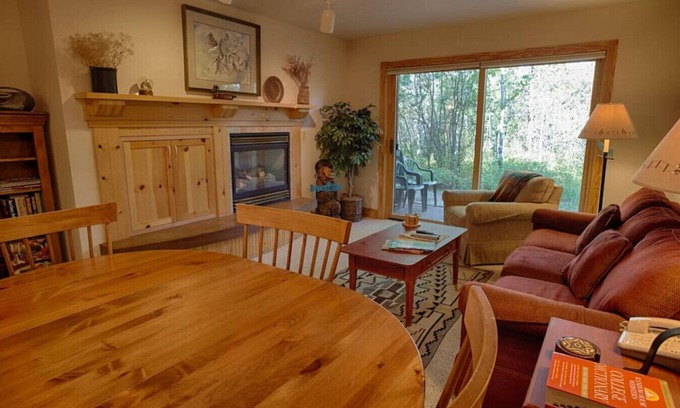 Driggs Condo | Aspen Forest Hideaway: Close to Targhee, Fireplace, In-unit Laundry, Hot Tub