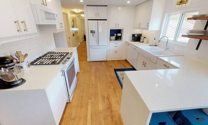 East Kootenay House | ASPEN GROVE/Fernie/Hot Tub/Walk Downtown