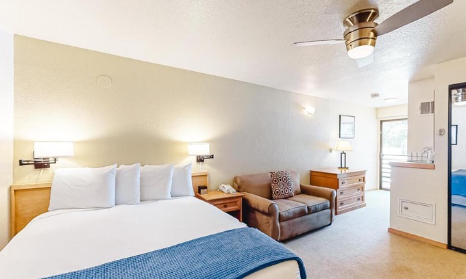 West End House | Aspen Mountain Lodge 210