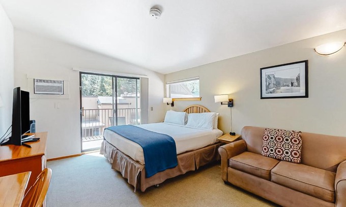 West End House | Aspen Mountain Lodge 402