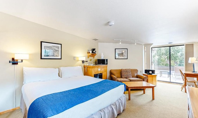 West End House | Aspen Mountain Lodge 403