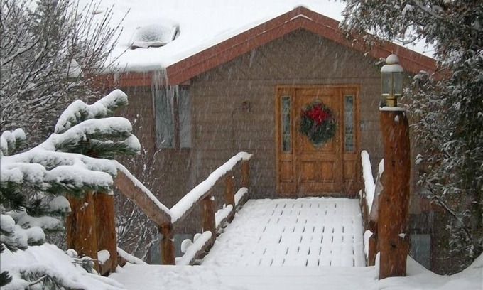 Woody Creek House | Aspen Riverhouse-Riverfront Family Vacation