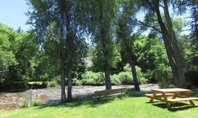 Basalt Hotel | Aspenalt Lodge