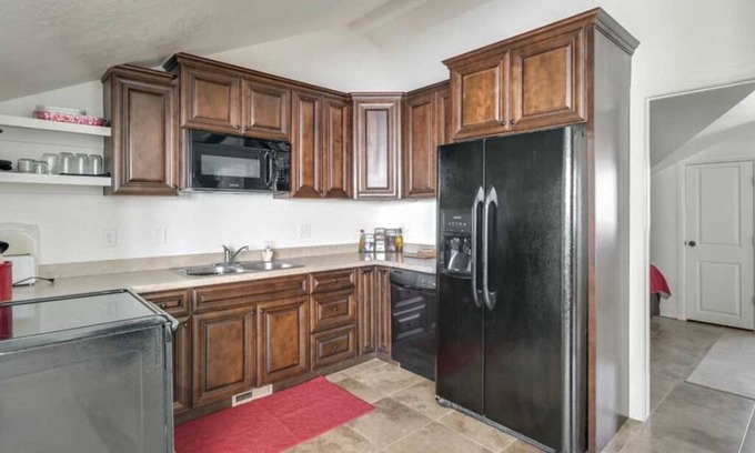 Carterville Apartment | Aspenwood Manor- Timpanogos Retreat - Long Term Suite