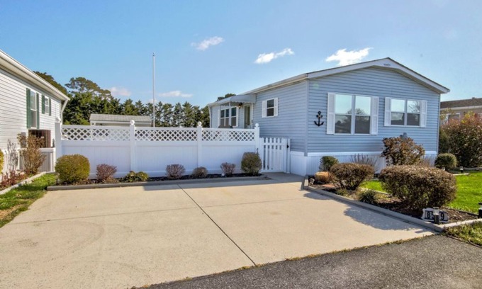 Assateague Pointe House | Assateague Pointe 2 br/1 ba 2 outdoor pools -in WOC.