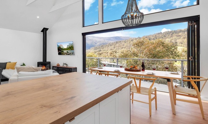 Lake Crackenback Ski Chalet | Aster Chalet | Crackenback