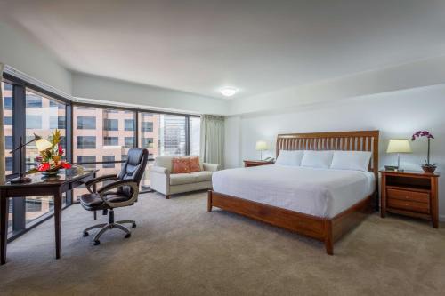 Downtown Honolulu Apartment | Aston at the Executive Centre Hotel