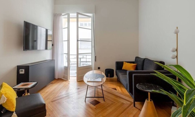 Mousio Apartment | Astounding 1BR Apartment at ZOIA The Met
