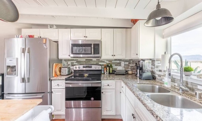 Wonder Valley House | ★ Astrotourism ★ 5 Acre Fenced ★ Pool ★ Jacuzzi