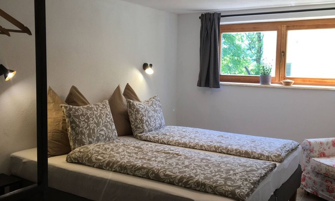 Bad Goisern Apartment | Barrierefreie Ferienwohnung mit Bergblick
